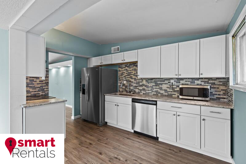 825 Bobbins Ln in Florissant, MO - Building Photo