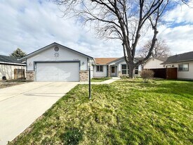 7548 N Peppermill Way in Boise, ID - Building Photo