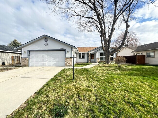 property at 7548 N Peppermill Way