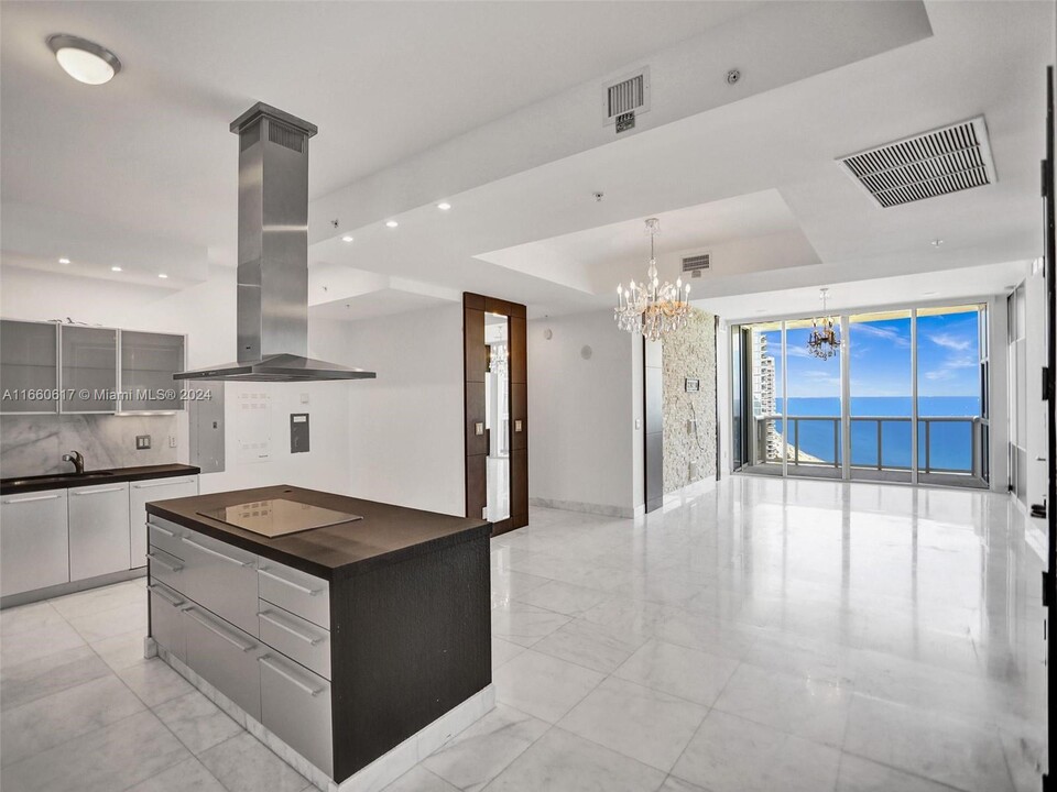 18201 Collins Ave in Sunny Isles Beach, FL - Building Photo