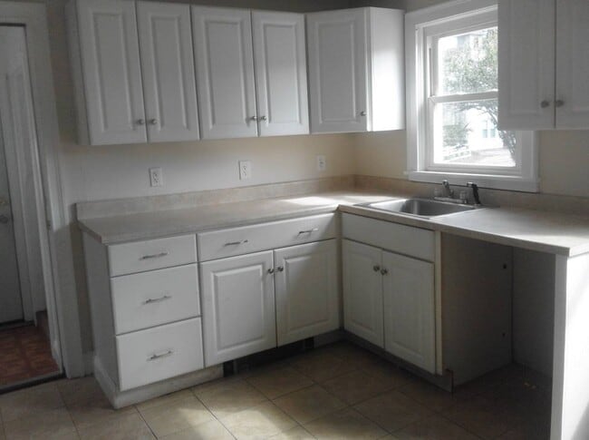 184 Thames St in Groton, CT - Foto de edificio - Building Photo