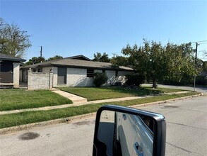 1000 Roky Ct in Fort Worth, TX - Foto de edificio - Building Photo