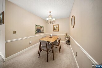 446 Poets Way in Mahwah, NJ - Foto de edificio - Building Photo