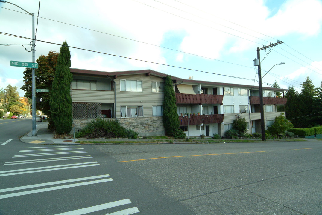 Matterhorn Apartments in Seattle, WA - Building Photo