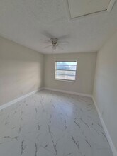 3198 49th Ln S in Lake Worth Beach, FL - Foto de edificio - Building Photo
