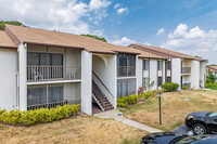 Pine Ridge at Palm Harbor in Palm Harbor, FL - Foto de edificio - Building Photo