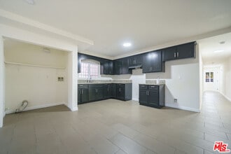 10952 1/2 Wilmington Ave in Los Angeles, CA - Building Photo - Building Photo