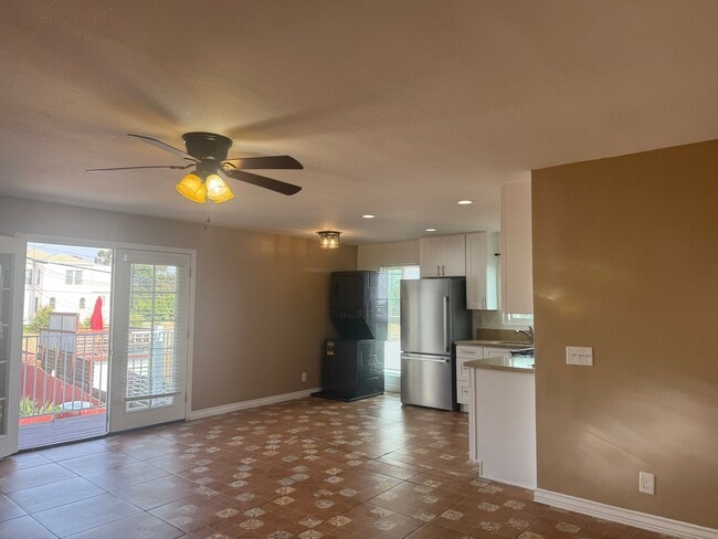 property at 809 N Carey Rd