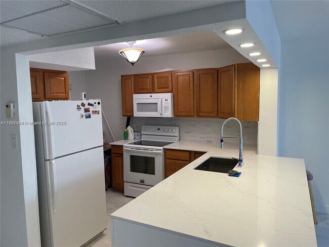 property at 9420 Poinciana Pl