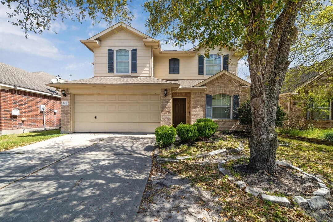 9311 Sunlit Park Dr in Humble, TX - Building Photo