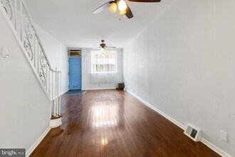 2503 E Auburn St in Philadelphia, PA - Building Photo - Building Photo