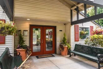 14155 S Beavercreek Rd in Oregon City, OR - Foto de edificio - Building Photo