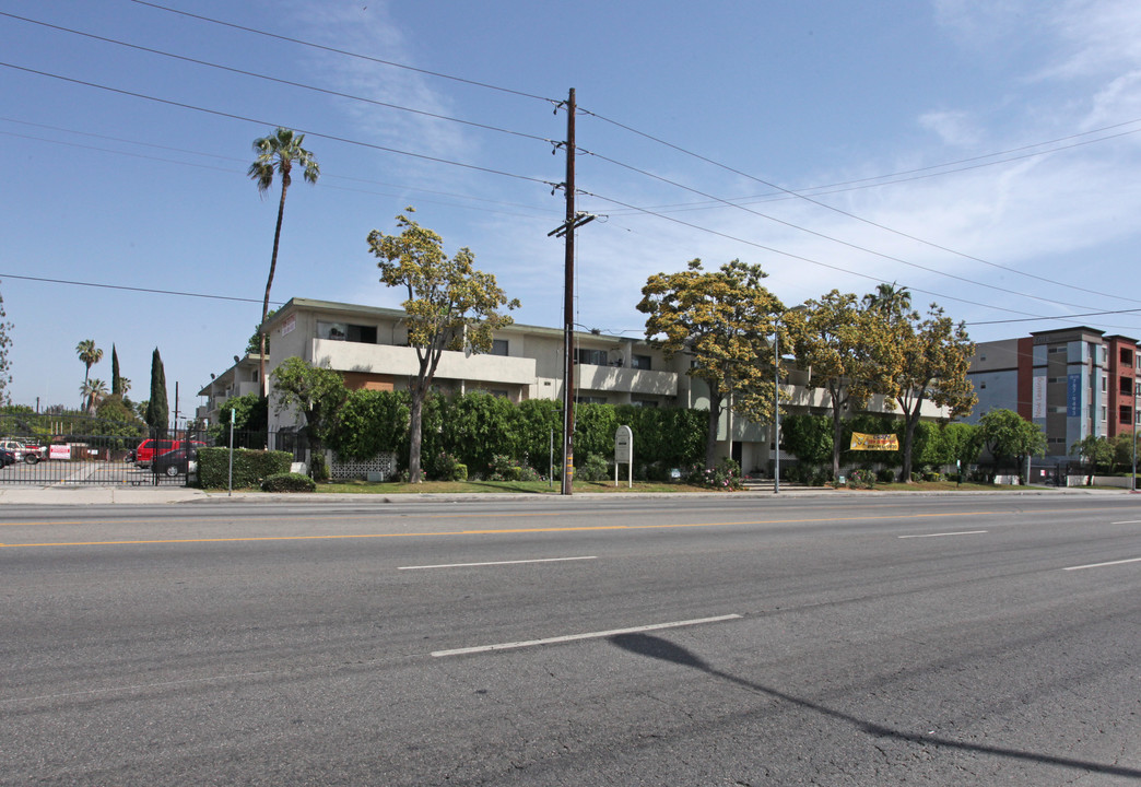 Park Manor Apartments in Van Nuys, CA - Foto de edificio