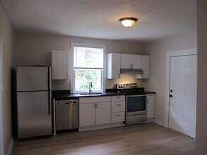 1915 Browns Mill Rd SE-Unit -B in Atlanta, GA - Building Photo - Building Photo