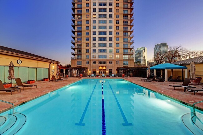 1100 Uptown Park Blvd in Houston, TX - Building Photo - Building Photo