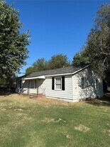 11917 E Britton Rd in Jones, OK - Building Photo