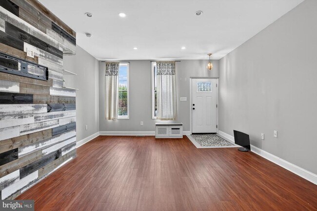 2319 E Somerset St in Philadelphia, PA - Building Photo - Building Photo