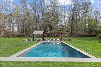 10 Upland Rd N in Bedford, NY - Building Photo - Building Photo