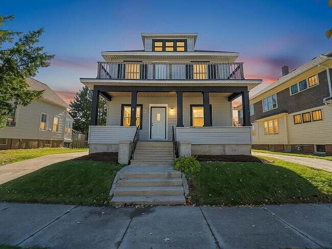 1227 Bluff Ave, Unit 1227 Bluff Avenue in Sheboygan, WI - Building Photo - Building Photo