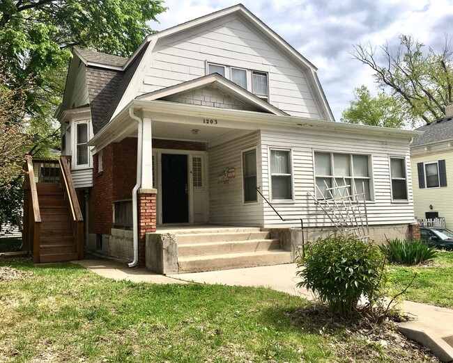 property at 1203 E Walnut St