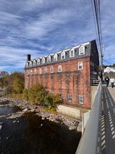 57 Broad St, Unit 8 in Claremont, NH - Foto de edificio - Building Photo