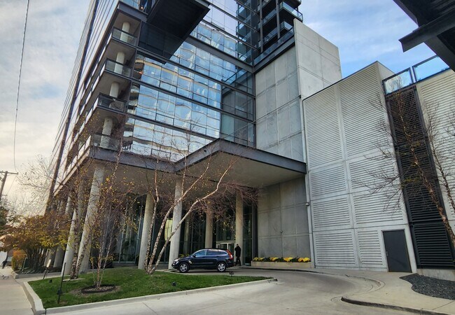 property at 860 W Blackhawk St
