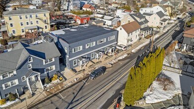 197 Grand St, Unit 1 in Croton-on-Hudson, NY - Foto de edificio - Building Photo