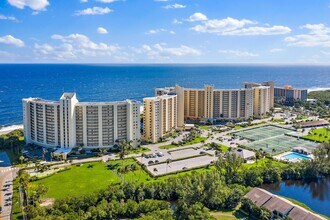 300 Ocean Trail Way, Unit 403 in Jupiter, FL - Foto de edificio - Building Photo