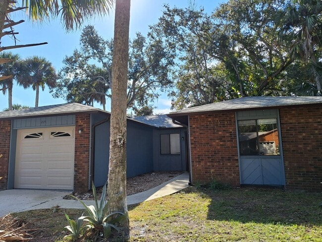 1204 Regent St in Edgewater, FL - Building Photo - Building Photo