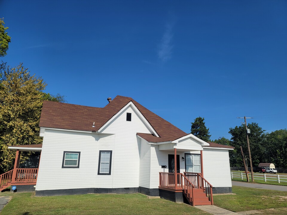 202 W 12th Ave in Pine Bluff, AR - Building Photo