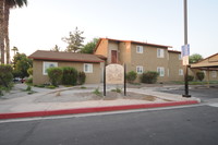 Desert Breeze Villas in Blythe, CA - Foto de edificio - Building Photo