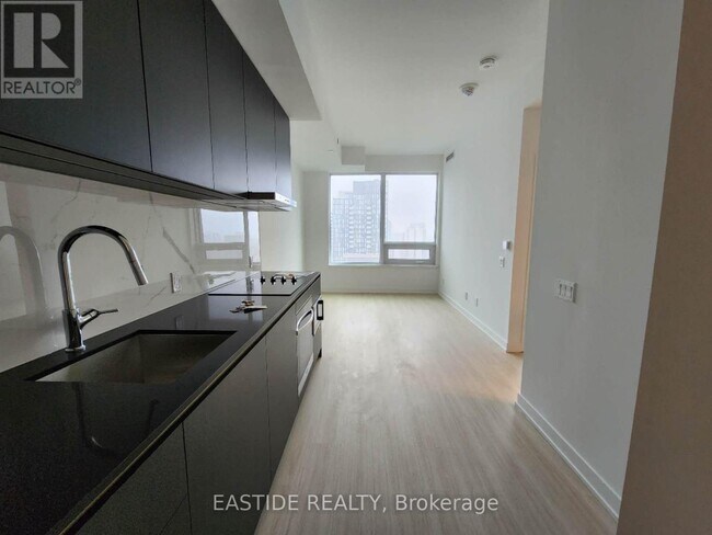 8-3218 Wellesley St W in Toronto, ON - Building Photo - Building Photo