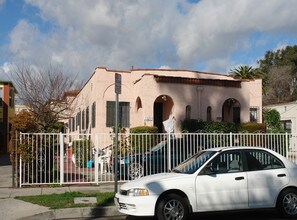 1325 Mariposa Ave in Los Angeles, CA - Building Photo - Building Photo