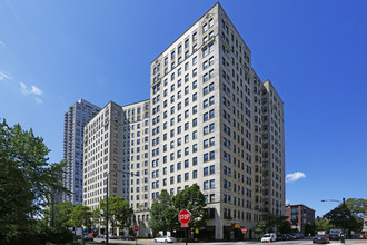 2000 N Lincoln Park W in Chicago, IL - Building Photo - Building Photo