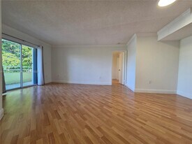 10765 SW 108th Ave in Miami, FL - Building Photo