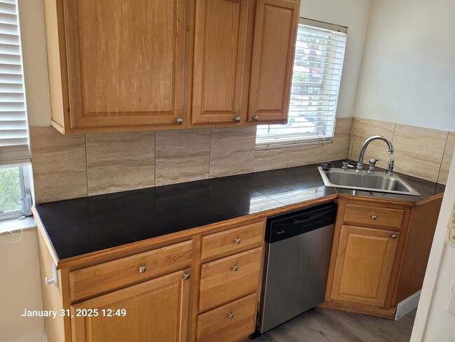 211 NE 16th Ave in Fort Lauderdale, FL - Building Photo - Building Photo