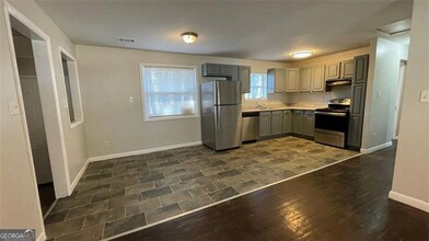 185 Oak Dr SE in Atlanta, GA - Building Photo - Building Photo