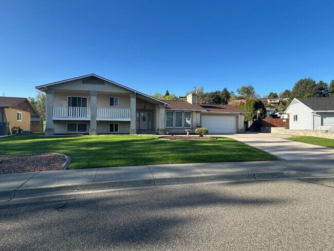 411 W 21st Pl in Kennewick, WA - Building Photo - Building Photo