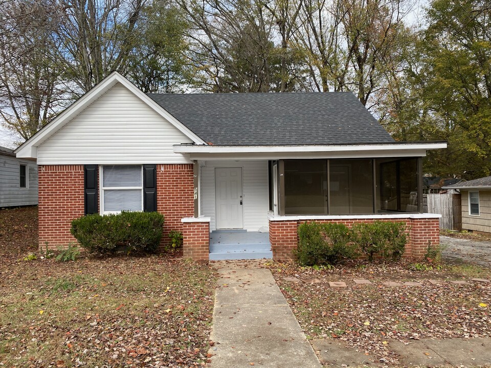 541 Arlington Ave in Jackson, TN - Foto de edificio