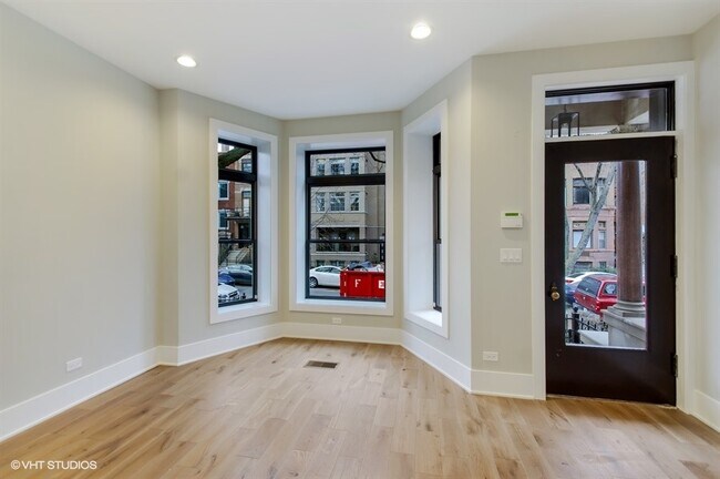 631 W Wellington Ave, Unit 1 in Chicago, IL - Building Photo - Building Photo