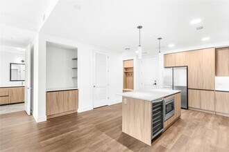 2311 Westheimer Rd in Houston, TX - Building Photo - Building Photo