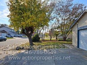 7241 Aberfeldy Way in Sacramento, CA - Building Photo - Building Photo