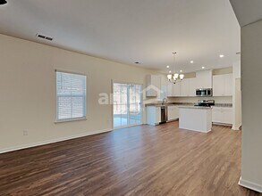 5066 Twin River Dr in Denver, NC - Foto de edificio - Building Photo