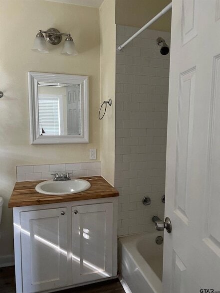 property at 1005 S Donnybrook Ave