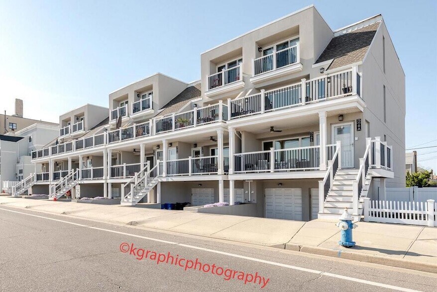 75 E Broadway in Long Beach, NY - Building Photo