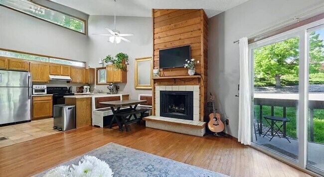 property at 821 Pebblewood Dr