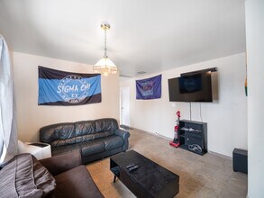 940 NE C St in Pullman, WA - Foto de edificio - Building Photo