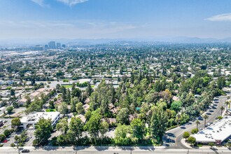 Canoga Lakes in Canoga Park, CA - Building Photo - Building Photo