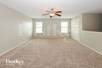 111 Meadow Mill Dr in Conroe, TX - Foto de edificio - Building Photo