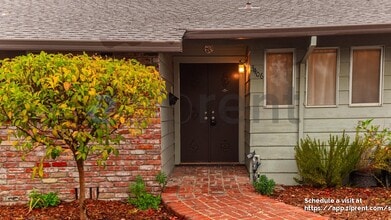 3406 Sidney Square in Santa Rosa, CA - Foto de edificio - Building Photo